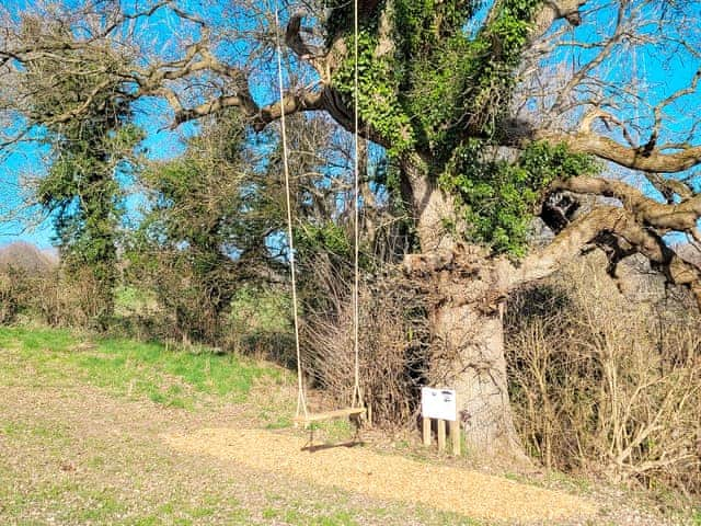 Garden and grounds | Lakeview Lodge, Hayfield Haven - Hillcroft Farm Pods, Crowhurst