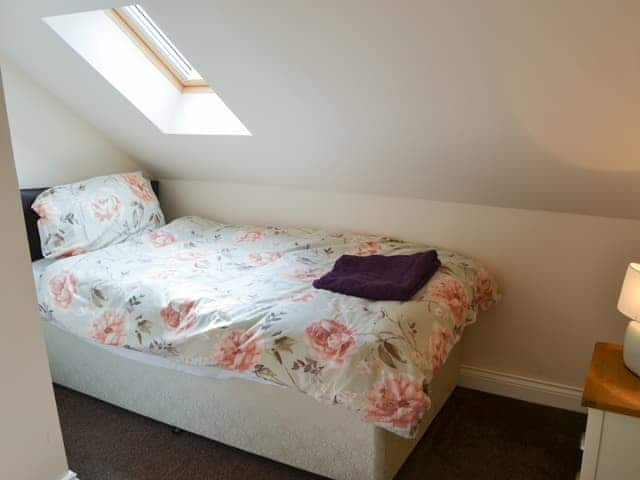 Single bedroom | Swan&rsquo;s Nest - Black Swan Cottages, Belford