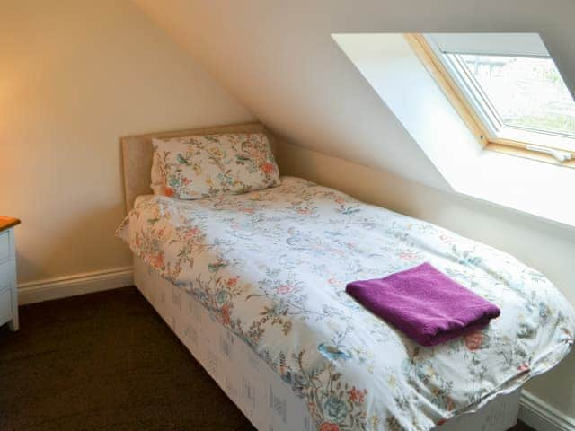 Single bedroom | Swan&rsquo;s Nest - Black Swan Cottages, Belford