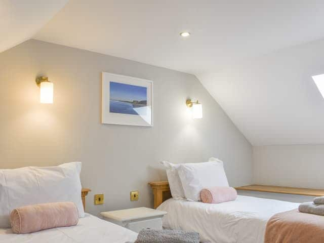 Twin bedroom | The Tallet Barn - Knowle Farm, Marhamchurch, near Bude