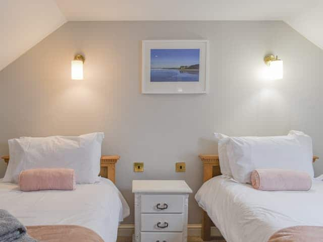 Twin bedroom | The Tallet Barn - Knowle Farm, Marhamchurch, near Bude