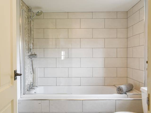 Bathroom | The Tallet Barn - Knowle Farm, Marhamchurch, near Bude