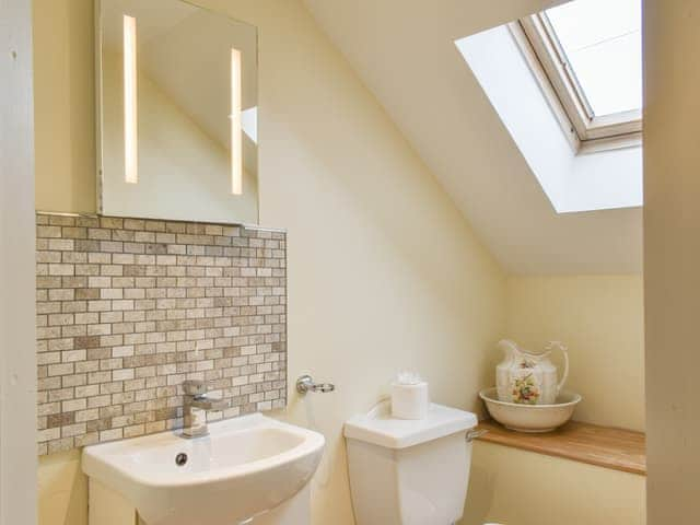 En-suite | The Tallet Barn - Knowle Farm, Marhamchurch, near Bude