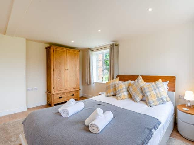 Double bedroom | The Oast - Santon Farm Cottages, Preston, near Canterbury