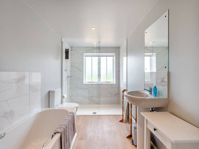 Bathroom | The Oast - Santon Farm Cottages, Preston, near Canterbury