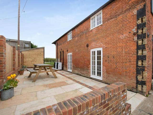 Sitting-out-area | The Oast - Santon Farm Cottages, Preston, near Canterbury