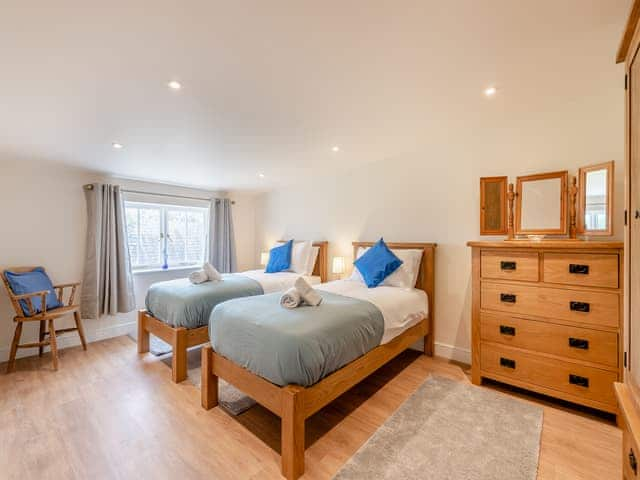 Twin bedroom | Oast View - Santon Farm Cottages, Preston, near Canterbury