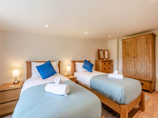 Twin bedroom | Oast View - Santon Farm Cottages, Preston, near Canterbury