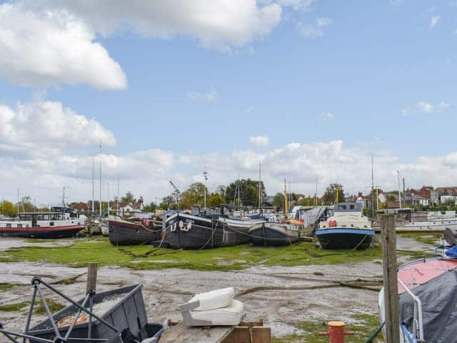 Setting | House Boat, St Osyth, near Clacton-on-Sea