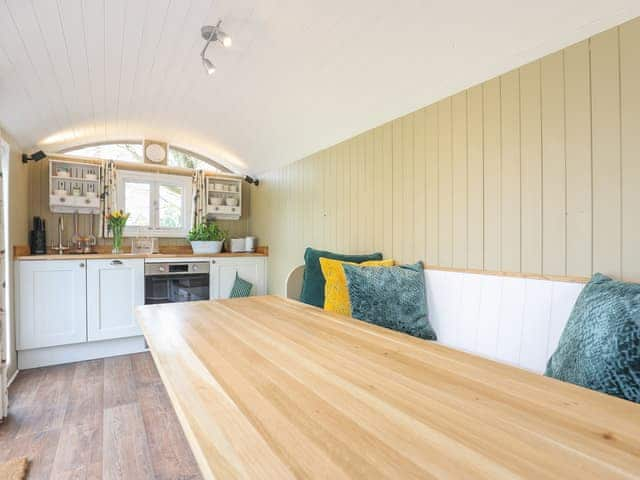 Interior | Sybs Farm Shepherds Hut, Haslemere