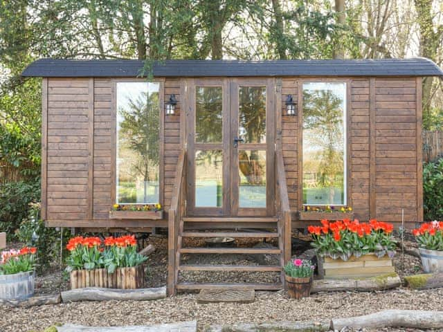 Exterior | Sybs Farm Shepherds Hut, Haslemere