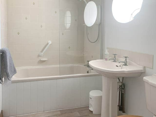 Bathroom | Wheatsheaf Cottage - Granary Farm Cottages, Sawdon, near Scarborough