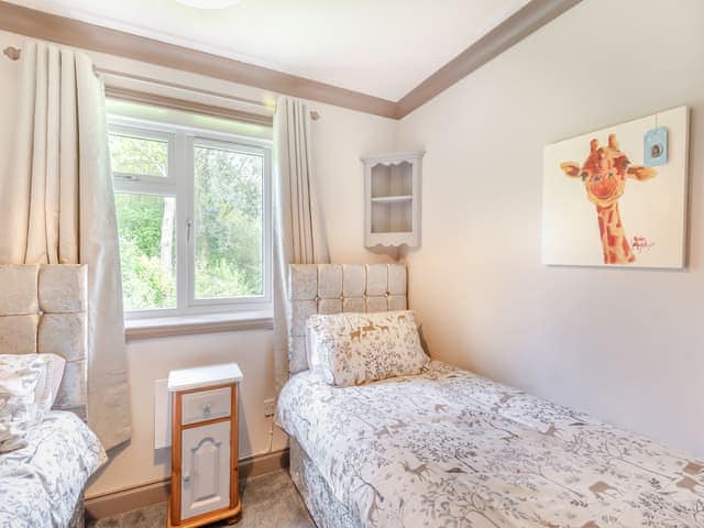 Twin bedroom | Kingfisher - Lakeside Retreats, Marston