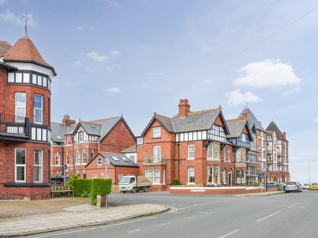 Setting | Turret Retreat, Whitby