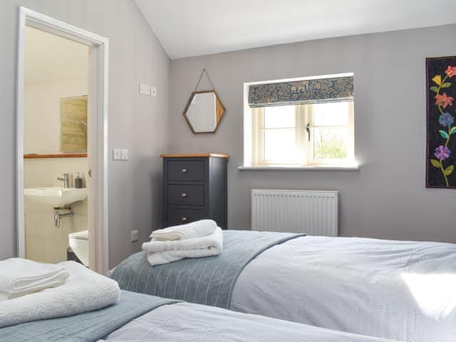 Twin bedroom | White Heather Barn, Swanwick