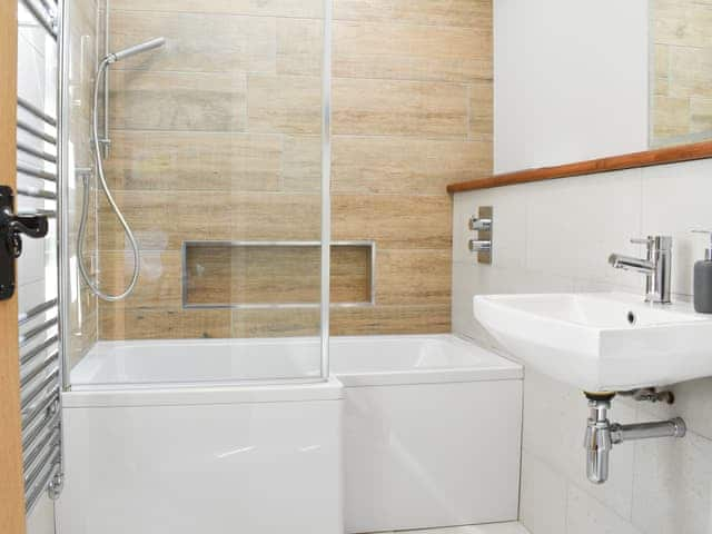 En-suite | White Heather Barn, Swanwick