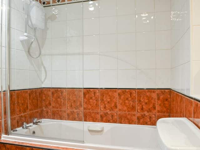 Bathroom | Derwent - Brigham Farm Apartments, Keswick