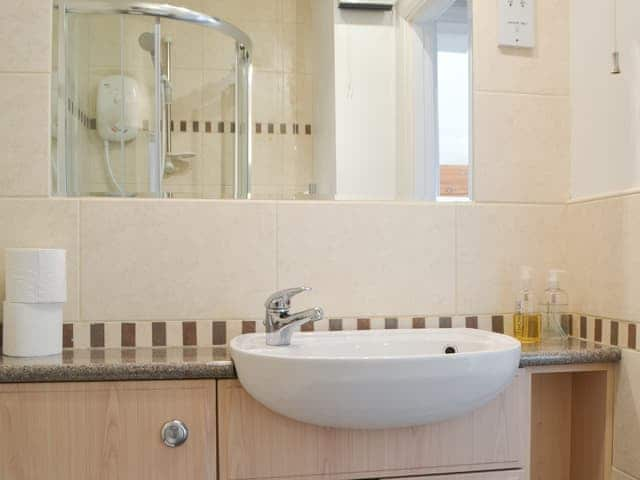 Bathroom | Greta - Brigham Farm Apartments, Keswick