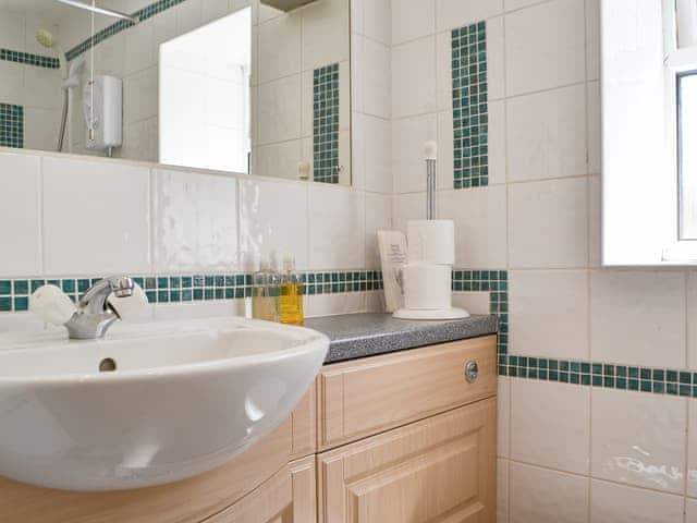 Bathroom | Liza - Brigham Farm Apartments, Keswick