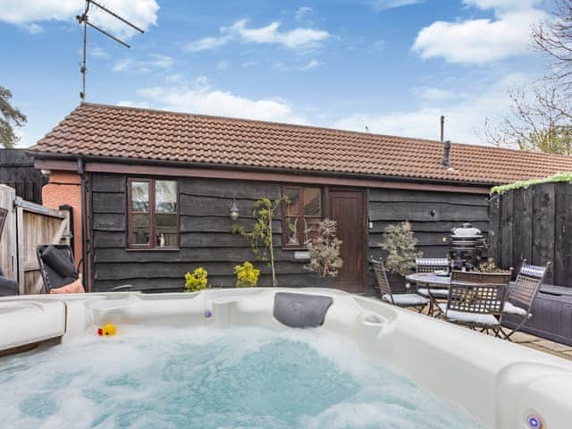 Hot tub | Poppies Cottage - Brooklands Farm Cottages, Woodbury Salterton, near Exeter