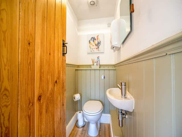 Groundfloor toilet | The Cottage, Ashby Puerorum, near Horncastle