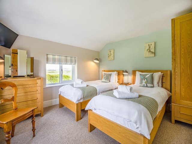 Twin bedroom | The Cottage, Ashby Puerorum, near Horncastle