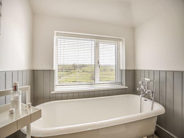 Bathroom | The Cottage, Ashby Puerorum, near Horncastle