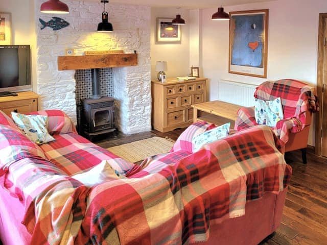 Inviting living room | Honeysuckle Bay Cottage, Brixham