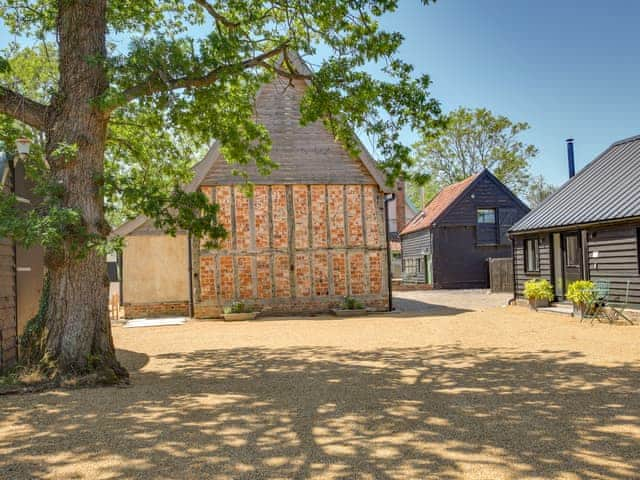 Setting | The Nissen Hut, Laxfield