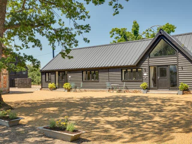 Setting | The Nissen Hut, Laxfield