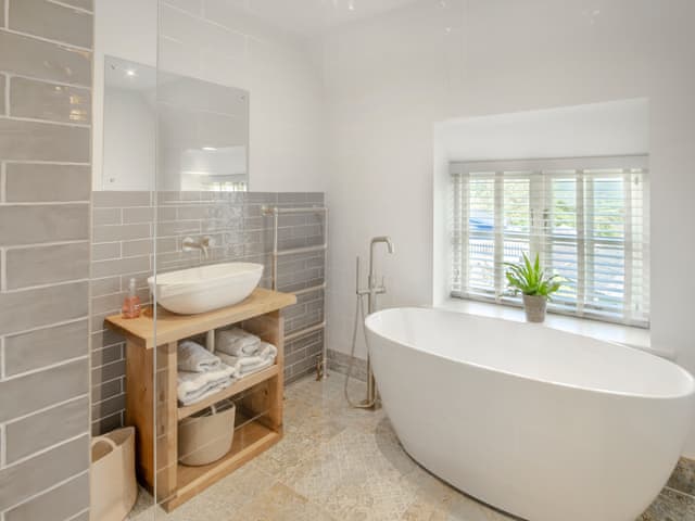 En-suite | Sandstones, Niton