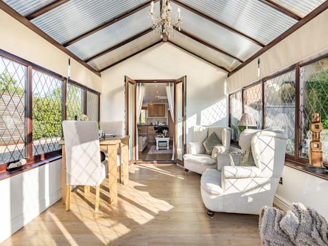 Conservatory | Clay Lake CottagesDad&rsquo;s Shed, Alvingham