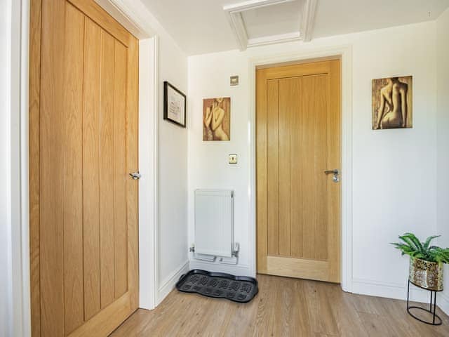 Hallway | Clay Lake CottagesDad&rsquo;s Shed, Alvingham