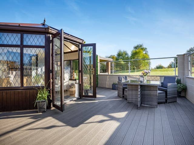 Decking | Clay Lake CottagesDad&rsquo;s Shed, Alvingham