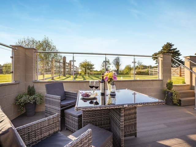 Outdoor area | Clay Lake CottagesDad&rsquo;s Shed, Alvingham