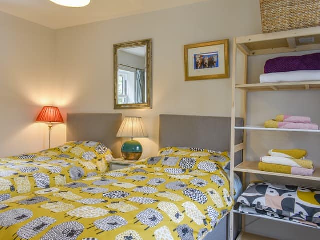 Twin bedroom | Culloden Tower View, Richmond