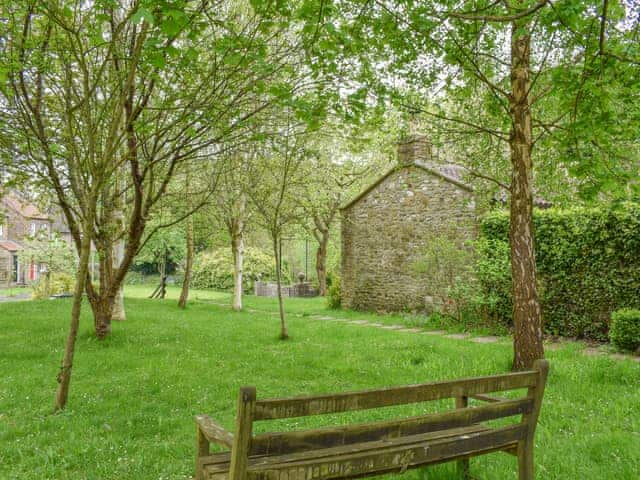 Grassed area at front of property | Culloden Tower View, Richmond