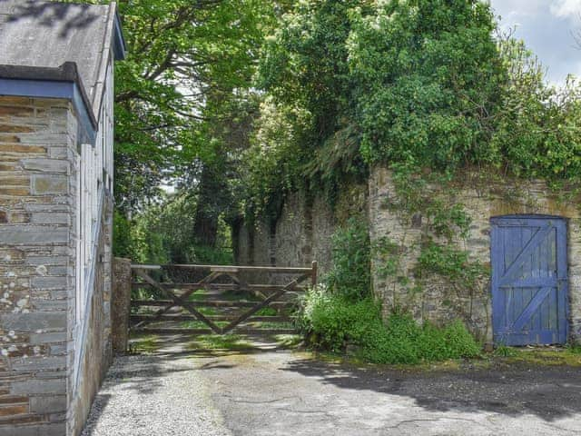 Parking | Moorside - Lanwithan Cottages, Lostwithiel