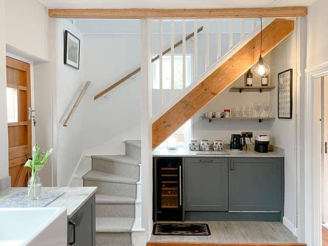 Kitchen coffee and wine bar | Corner Cottage, Homersfield, near Southwold