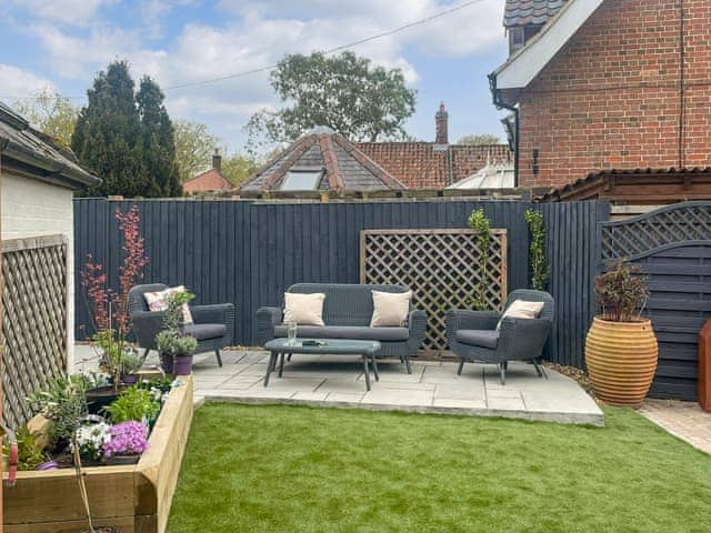 Outdoor area | Corner Cottage, Homersfield, near Southwold