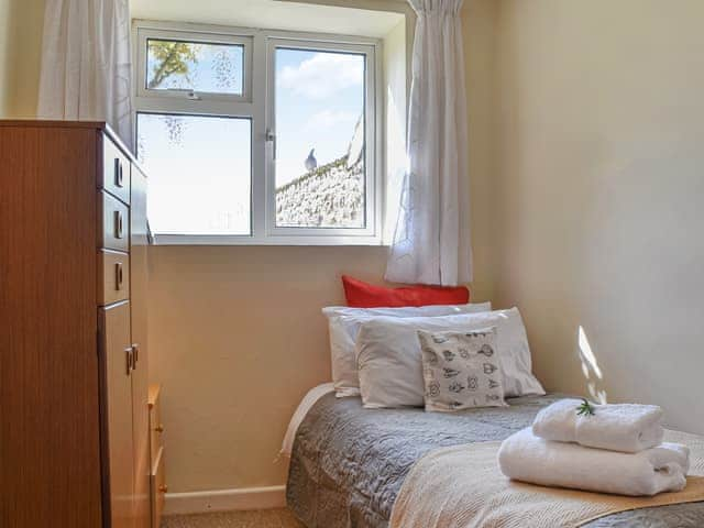 Twin bedroom | Thornes Farm Cottage, West Quantoxhead