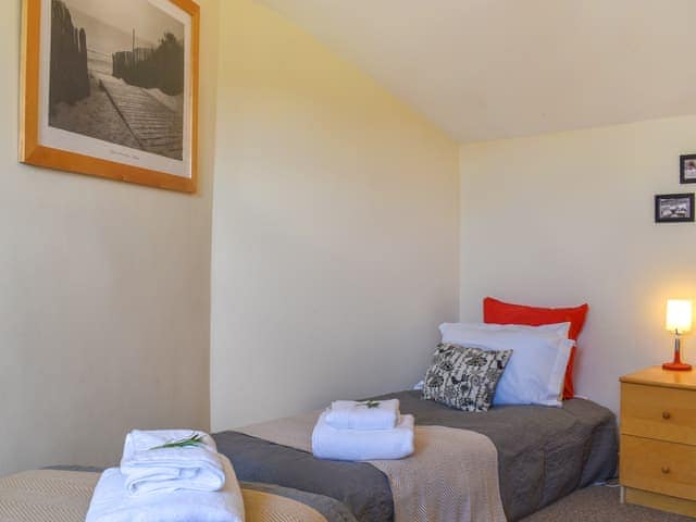 Twin bedroom | Thornes Farm Cottage, West Quantoxhead