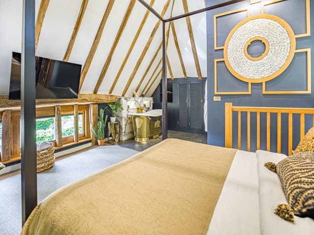 Double bedroom | Cloth Hall Holiday Homes - Cloth Workers Barn - Cloth Hall Holiday Homes , Smarden, near Ashford