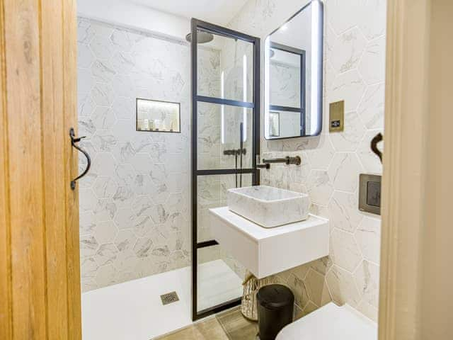 Bathroom | Cloth Hall Holiday Homes - Cloth Workers Barn - Cloth Hall Holiday Homes , Smarden, near Ashford