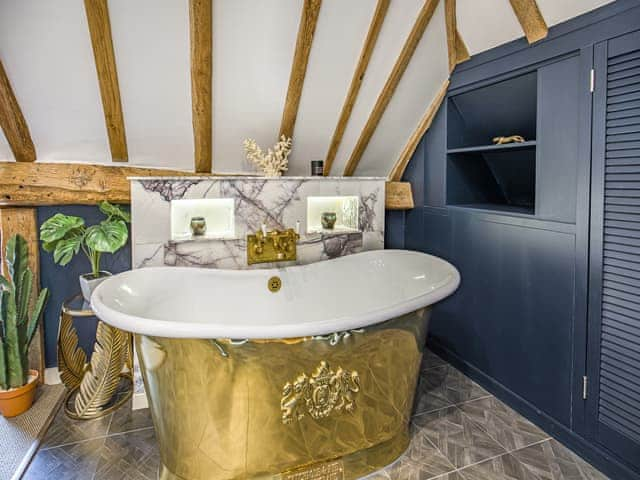 Bathroom | Cloth Hall Holiday Homes - Cloth Workers Barn - Cloth Hall Holiday Homes , Smarden, near Ashford