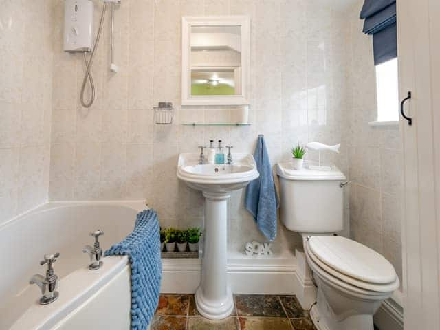 Bathroom | Bo Peep Cottage, Thornton-Le-Dale