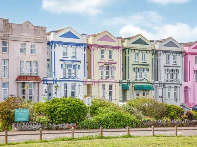 Exterior | The Little Lobster - Sunnybeach Holiday Apartments, Paignton