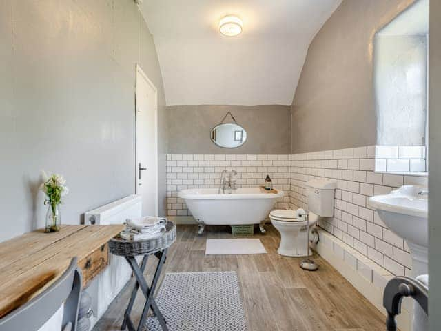 Bathroom | Pentregaer Issa, Croesau Bach, near Oswestry