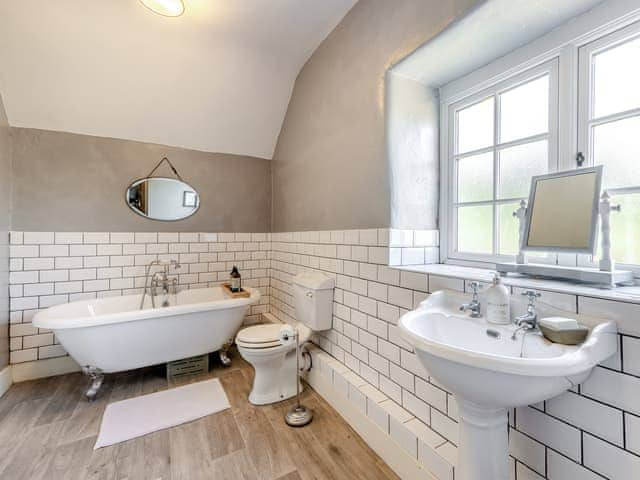 Bathroom | Pentregaer Issa, Croesau Bach, near Oswestry