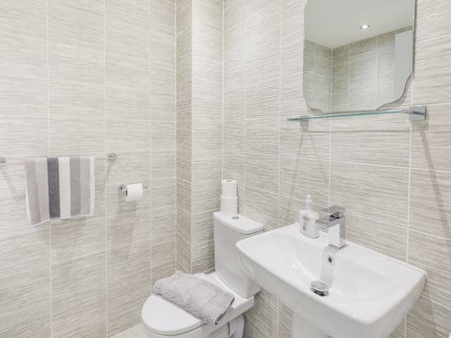 En-suite | Silkstone Crescent, Buxton